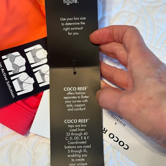 Tags on never worn coco reef coral sporty bikini top size 34d - Picture 8 of 11